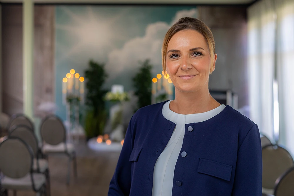 Porträt von Tina Burgdorf - MEMORIS® Bestattungen